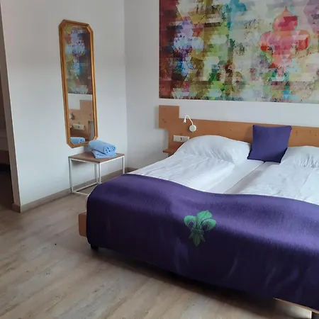 Family Schloss Rosenegg 피버브룬