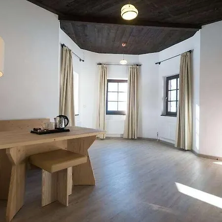 Family Schloss Rosenegg 4*