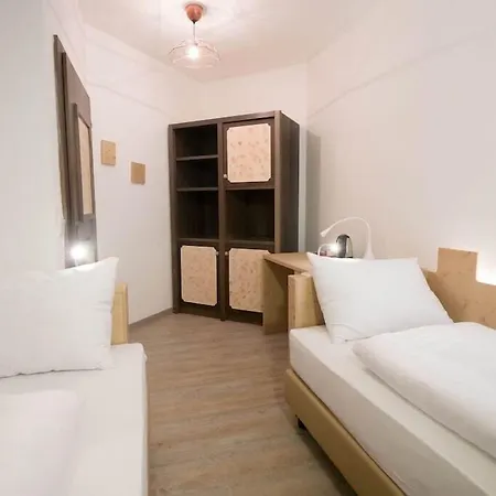 Family Schloss Rosenegg 4* 피버브룬