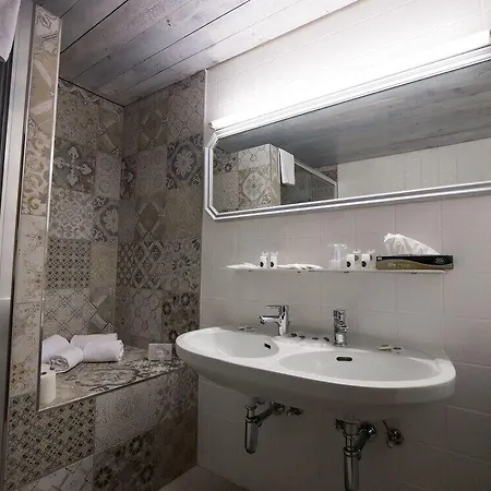 호텔 Family Schloss Rosenegg 4*