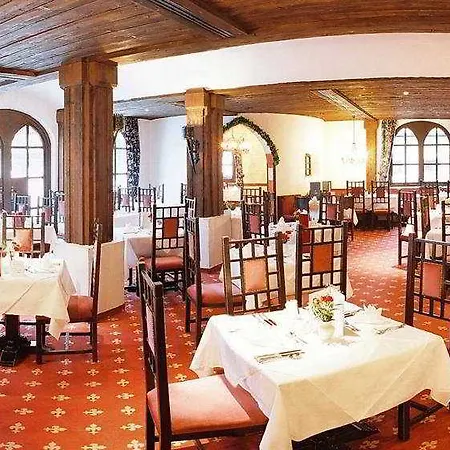 Family Schloss Rosenegg Hotel 4*