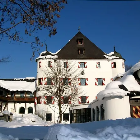Family Schloss Rosenegg Hotel 4*