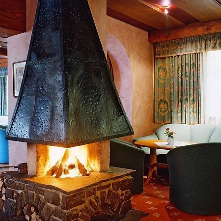 Hotel Family Schloss Rosenegg 4*