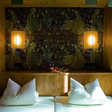 Hotel Family Schloss Rosenegg 4*