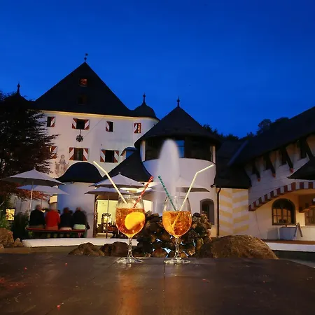 Family Schloss Rosenegg 4*