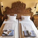 Family Schloss Rosenegg Hotel 4*