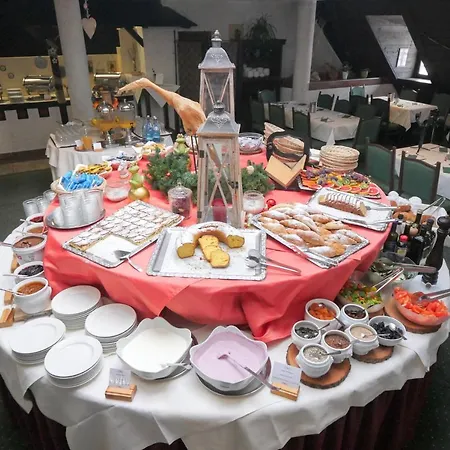 ホテル Family Schloss Rosenegg 4*