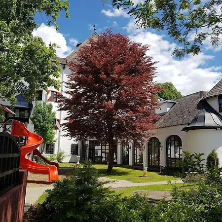 Family Schloss Rosenegg Hotel 4*