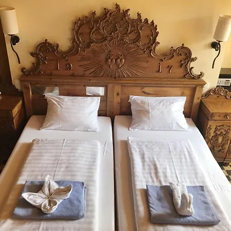 Family Schloss Rosenegg Hotel 4*