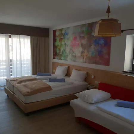 Family Schloss Rosenegg Hotel 4*