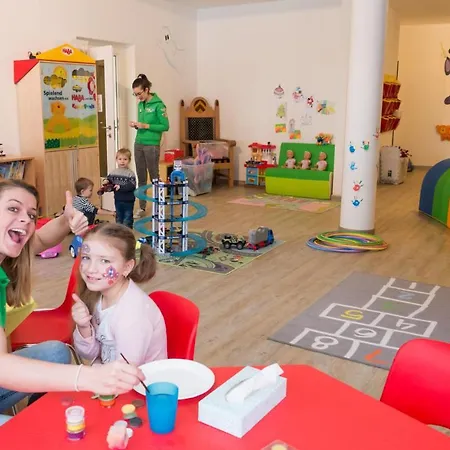 Family Schloss Rosenegg 4*