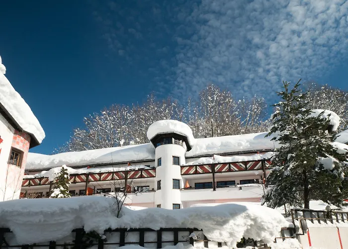 Family Schloss Rosenegg Hotel 4*