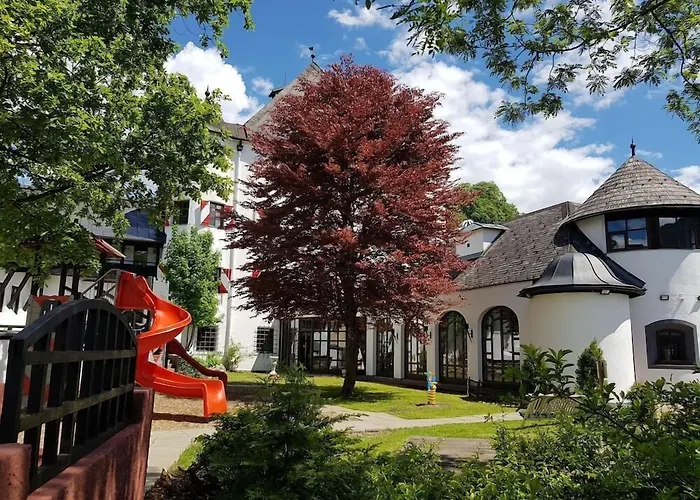 Family Schloss Rosenegg Hotel 4*