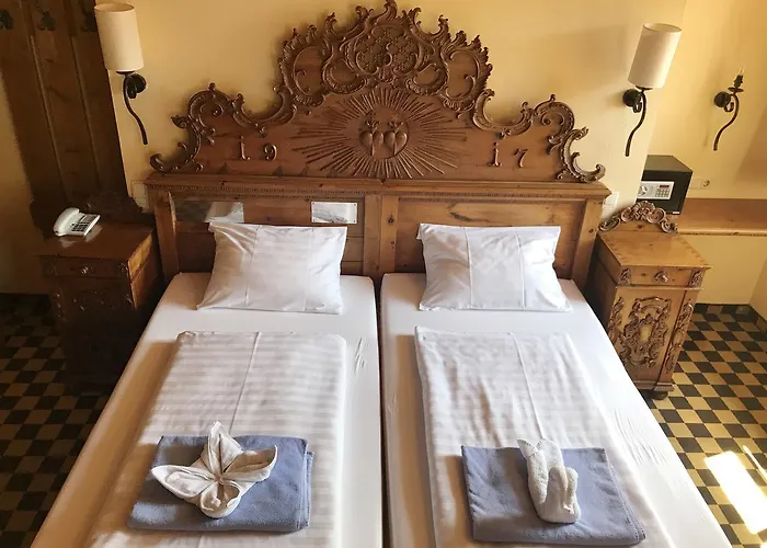 Family Schloss Rosenegg Hotel 4*