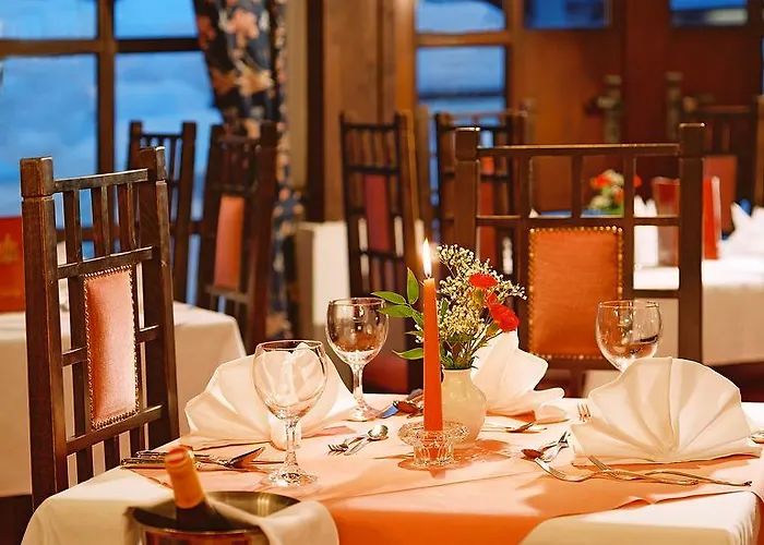 Family Schloss Rosenegg Hotel 4*